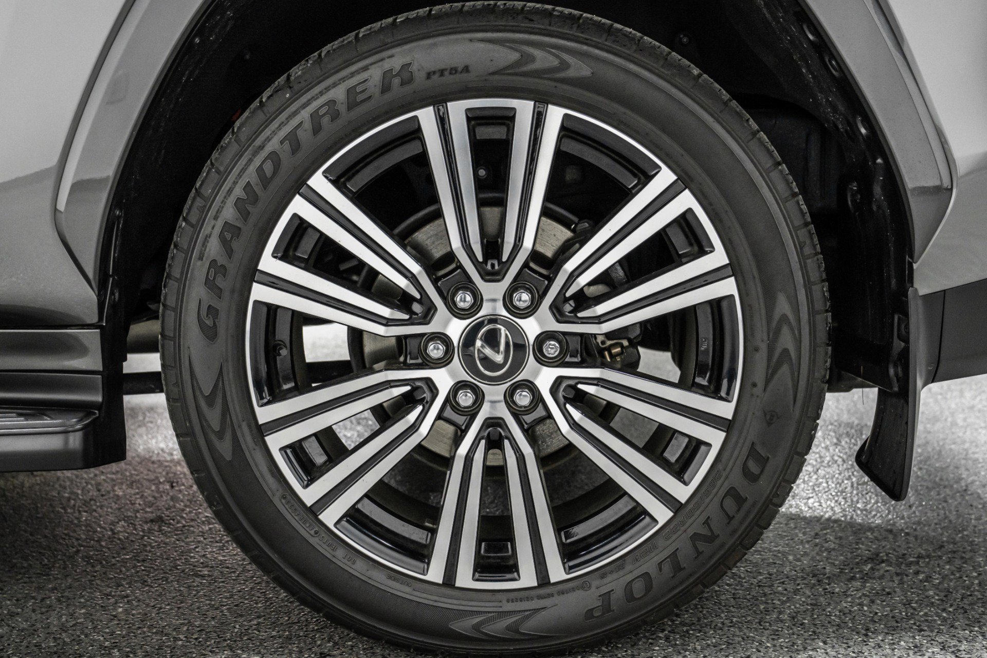 Used 2024 Lexus LX 600 4WD w/ Appearance Package image 10