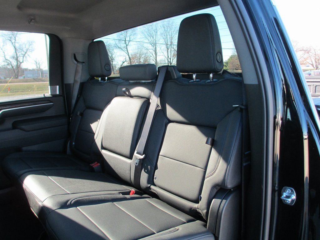 New 2026 GMC Sierra 3500 SLT w/ SLT Convenience Package image 14