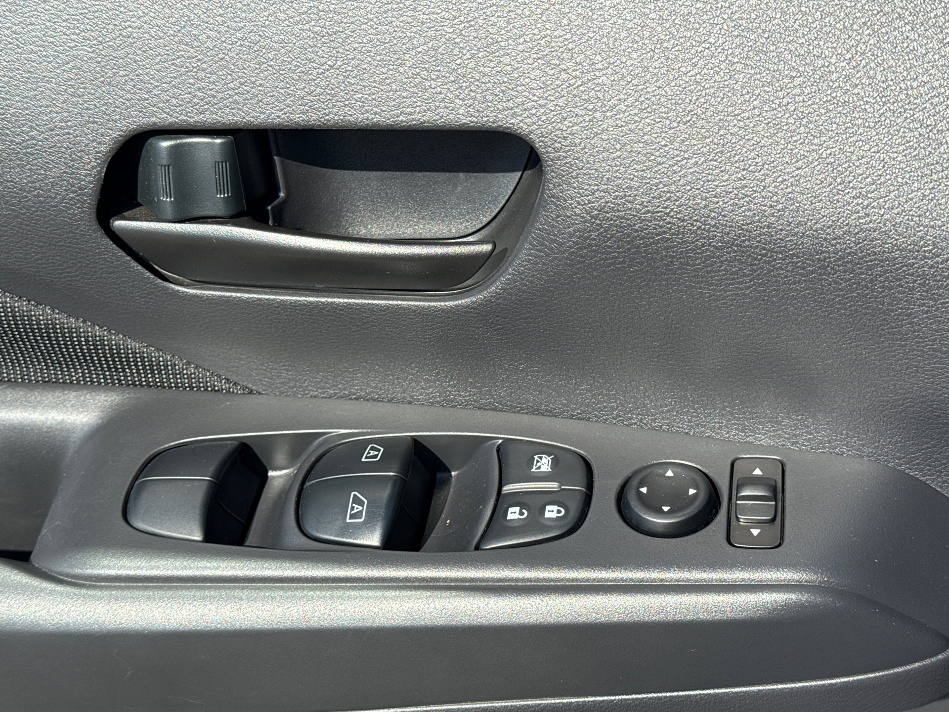 Used 2025 Nissan Kicks Play S FWD image 22