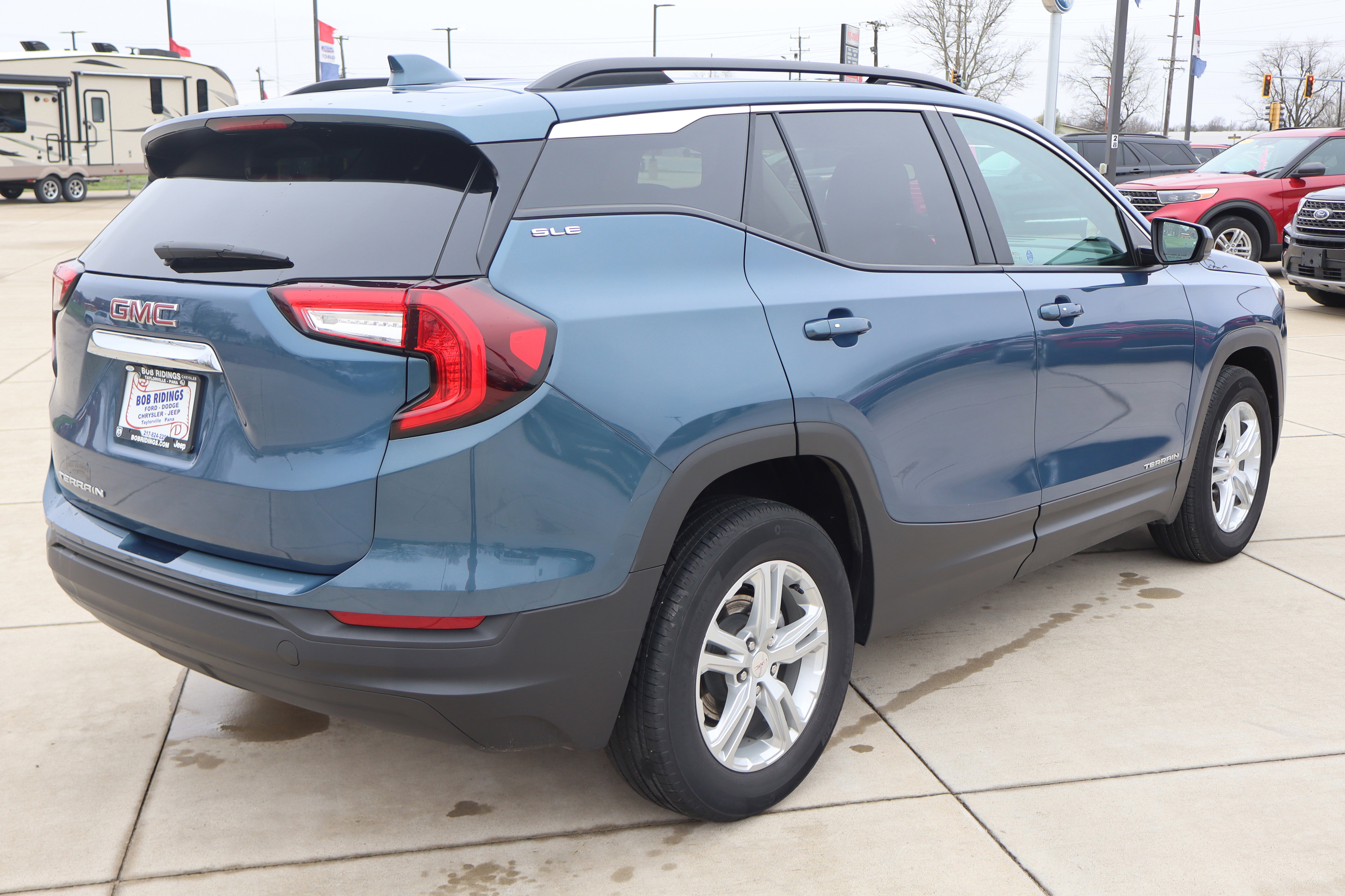 Used 2024 GMC Terrain SLE w/ Driver Convenience Package image 5