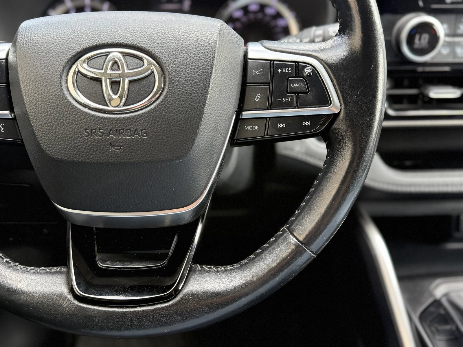 Used 2020 Toyota Highlander LE AWD/4WD image 27