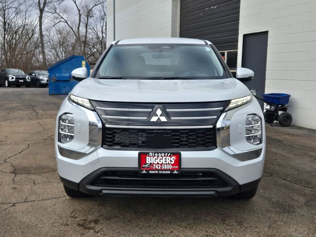 New 2026 Mitsubishi Outlander ES AWD/4WD image 2