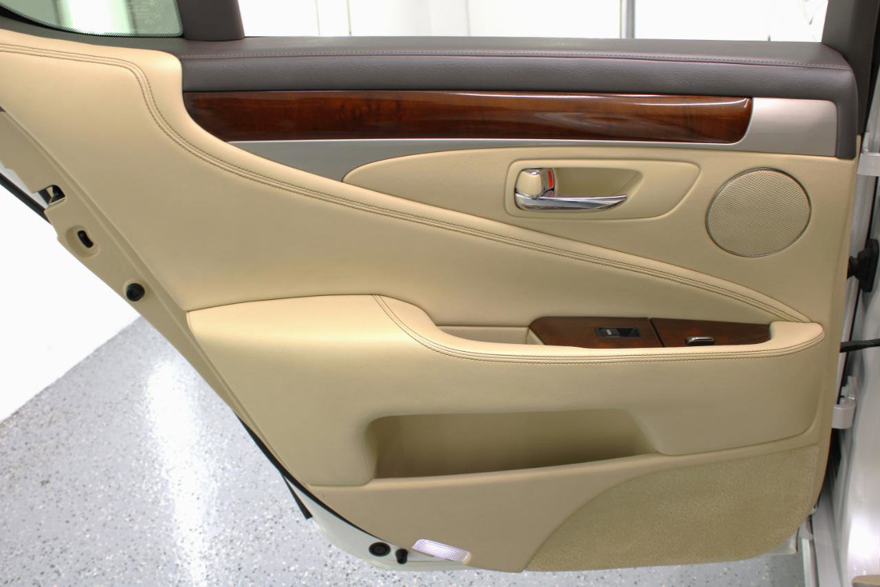 Used 2016 Lexus LS 460 w/ Comfort Package image 41