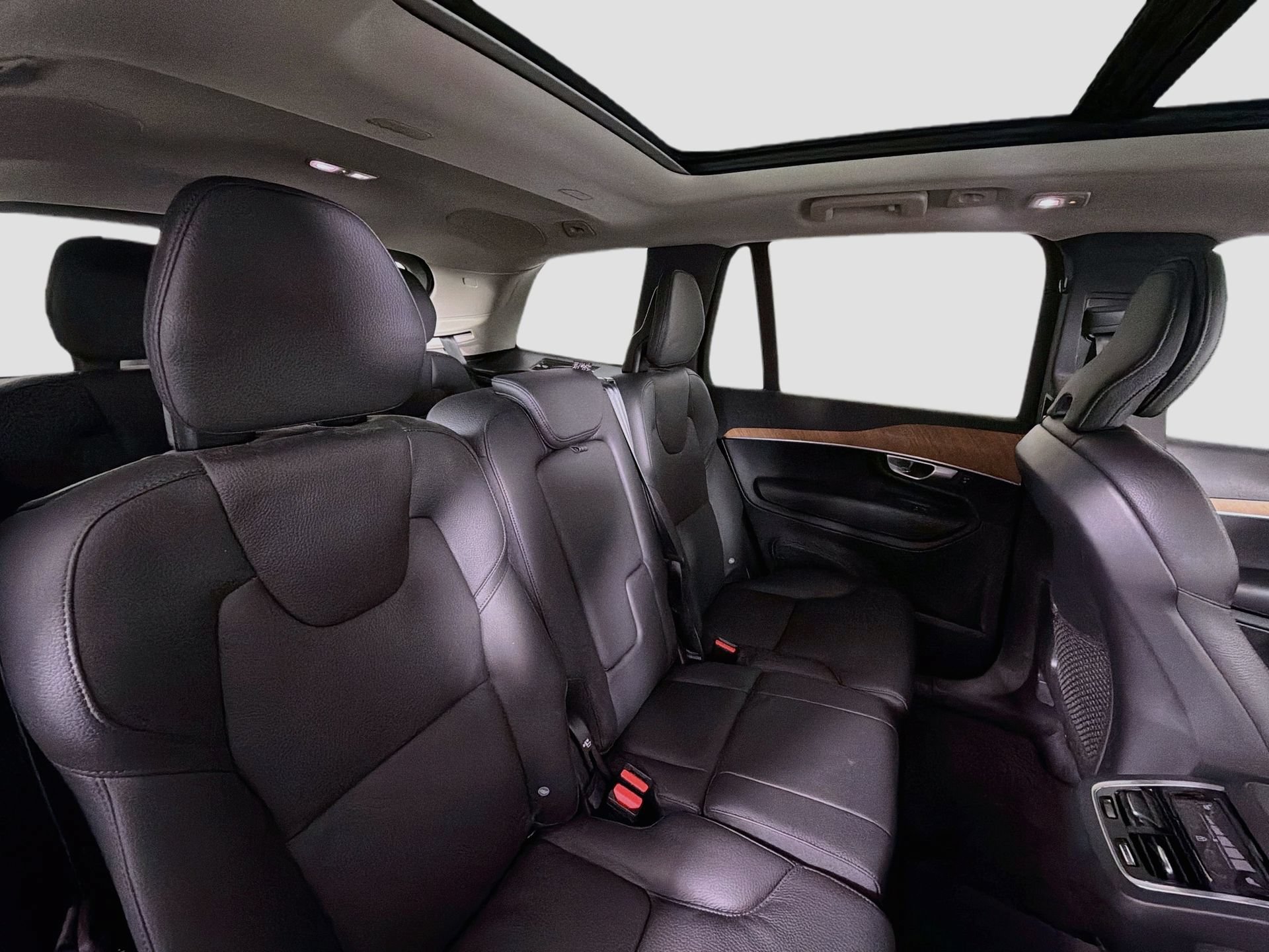 Certified 2024 Volvo XC90 B5 Plus AWD/4WD image 30