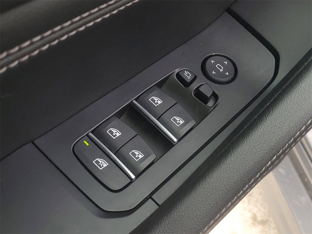 Used 2024 BMW X6 xDrive40i w/ Premium Package image 12