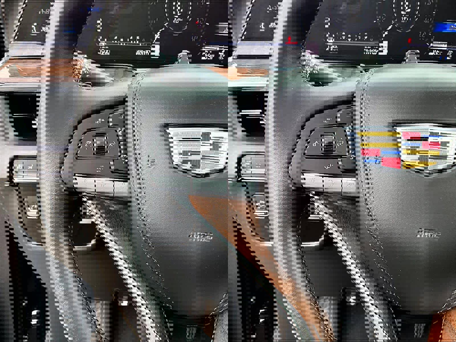 Used 2023 Cadillac Escalade Premium Luxury Platinum image 24