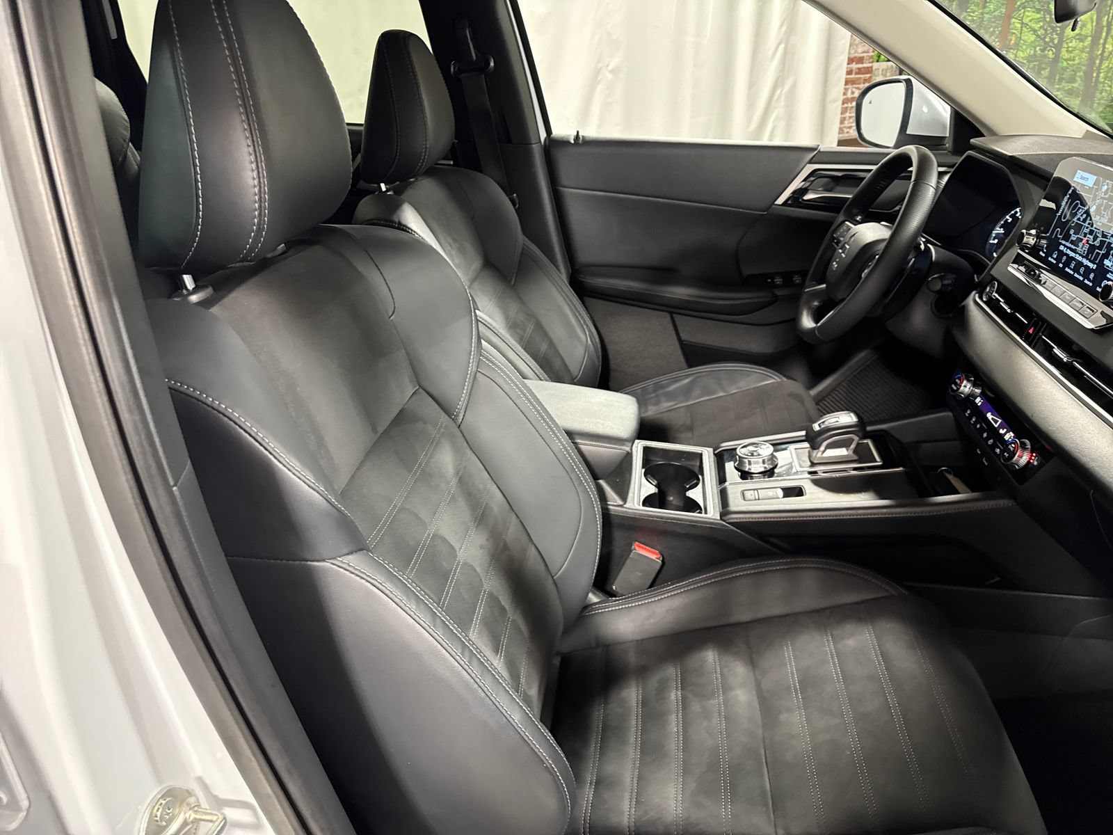 Used 2023 Mitsubishi Outlander SE AWD/4WD image 29