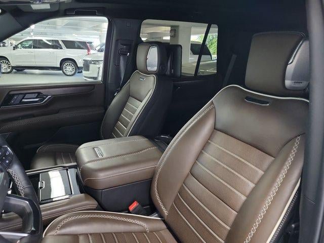 Used 2025 GMC Yukon Denali Ultimate w/ LPO, Floor Liner Package AWD/4WD image 12