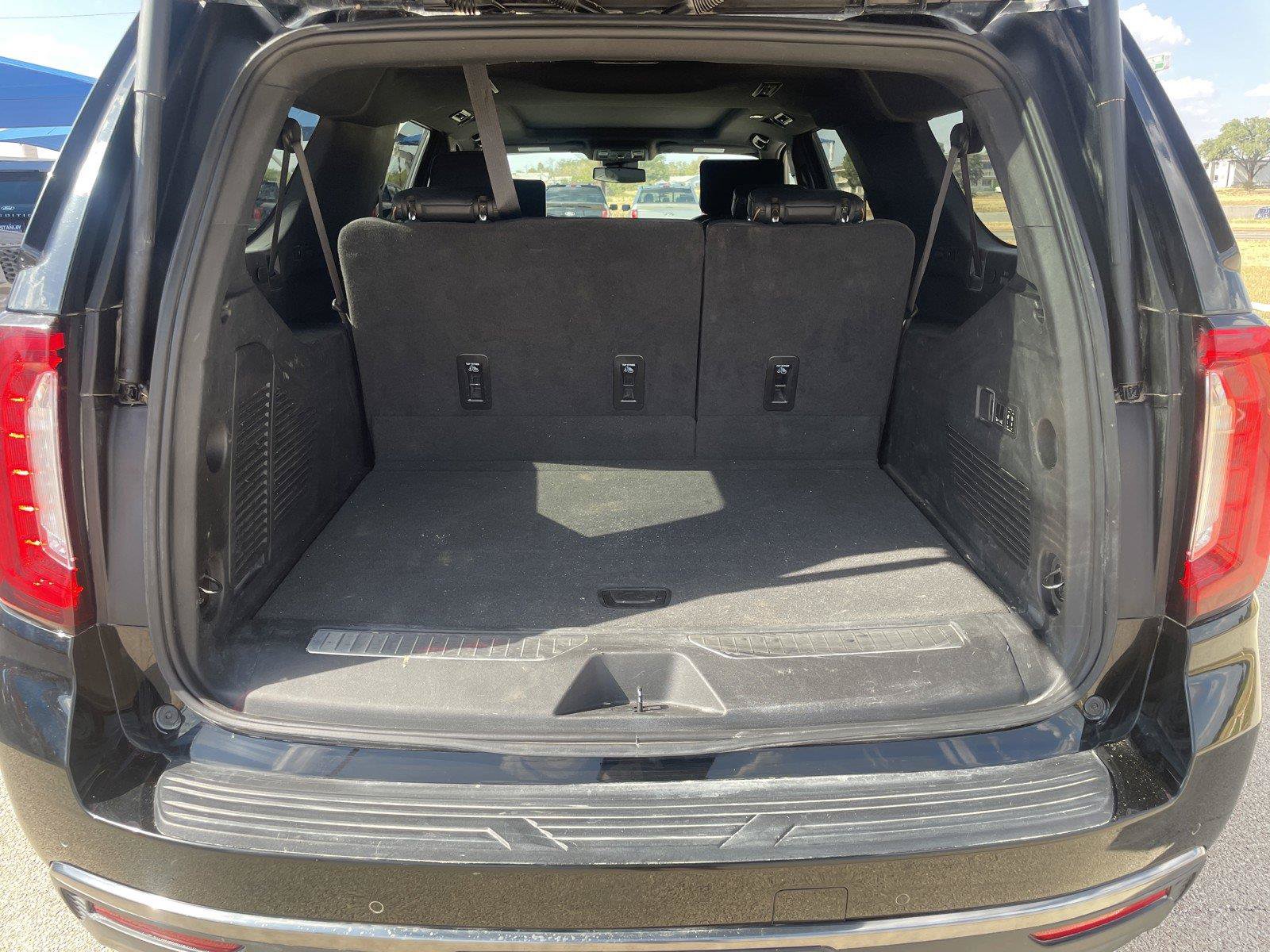 Used 2024 GMC Yukon XL AT4 w/ AT4 Premium Package AWD/4WD image 28