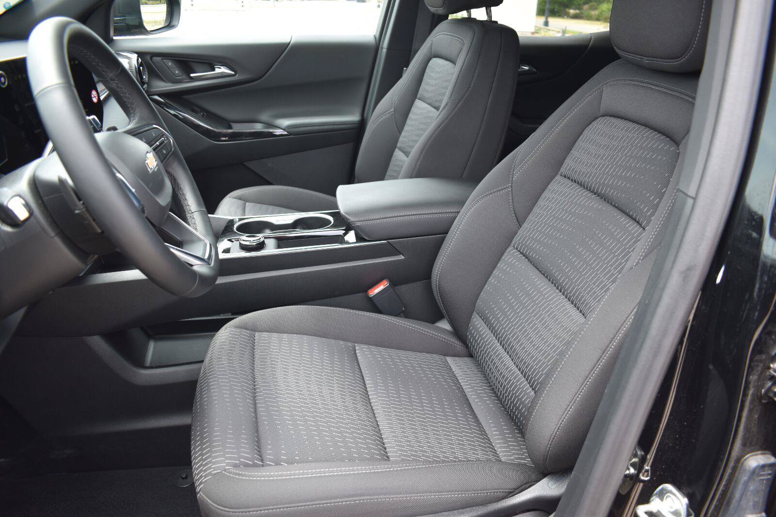 Used 2026 Chevrolet Equinox LT AWD/4WD image 21