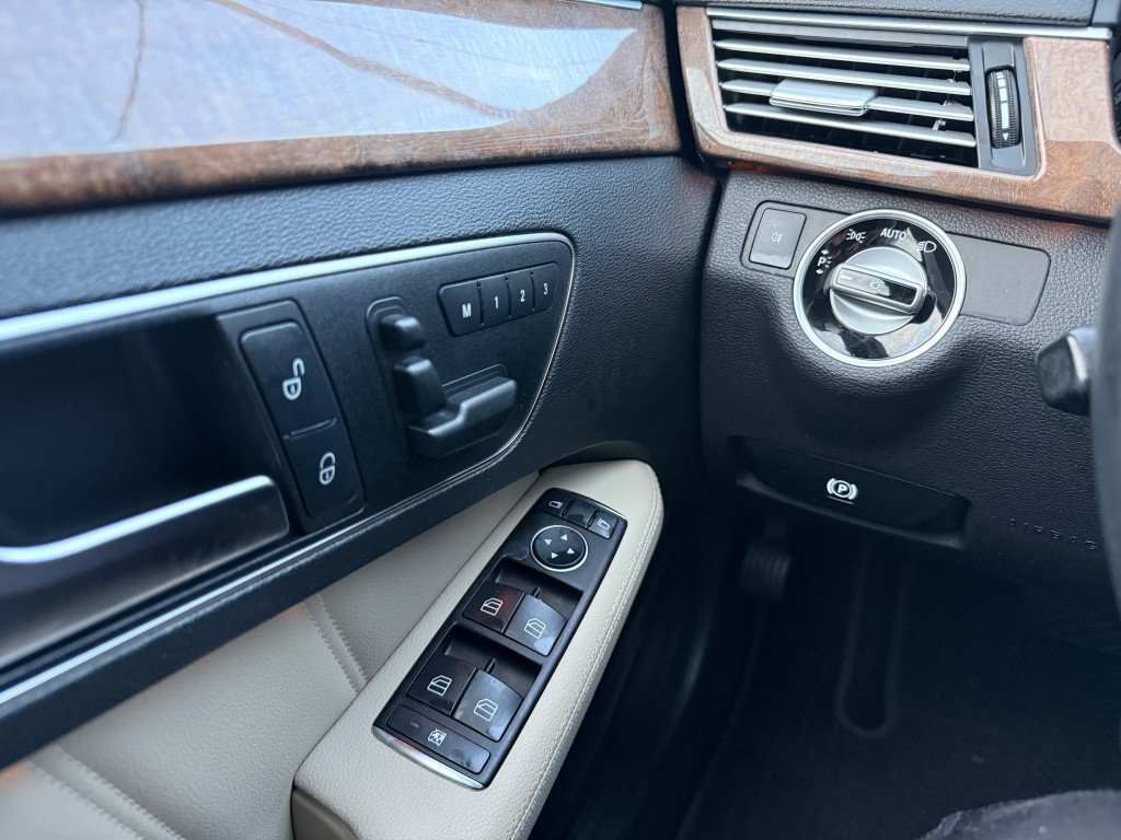 Used 2012 Mercedes-Benz E 350 4MATIC Sedan image 30