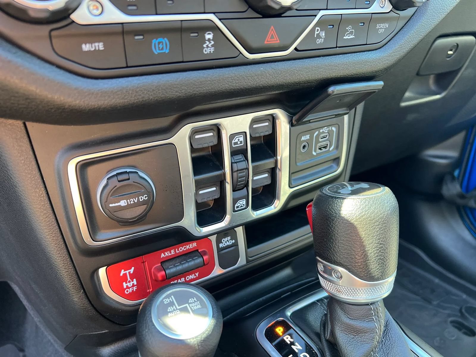 Used 2024 Jeep Wrangler Unlimited AWD/4WD image 23