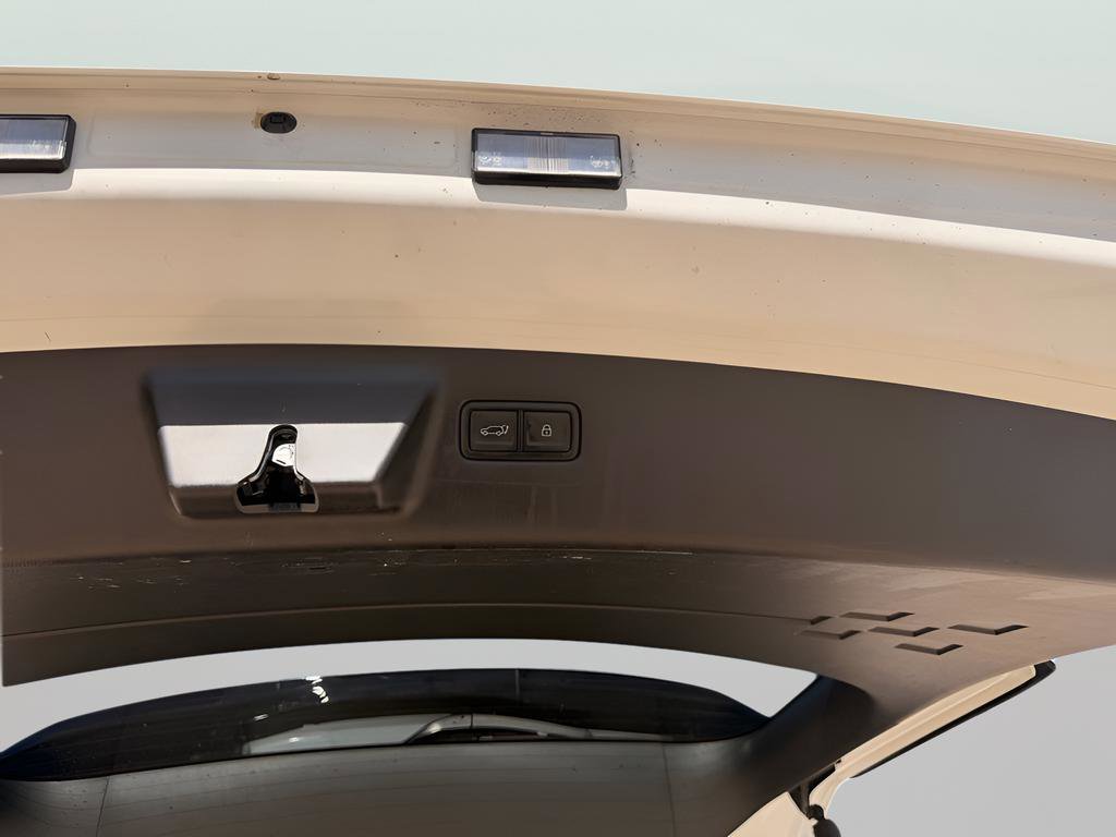 Used 2025 Hyundai Santa Fe SEL FWD image 11