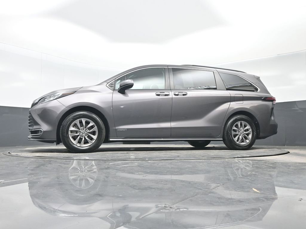 Used 2021 Toyota Sienna XLE image 27
