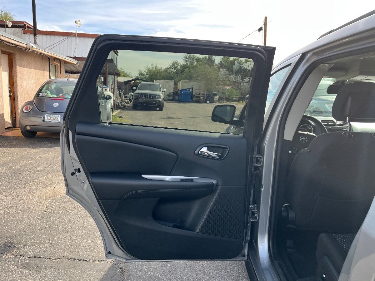 Used 2019 Dodge Journey SE FWD image 14