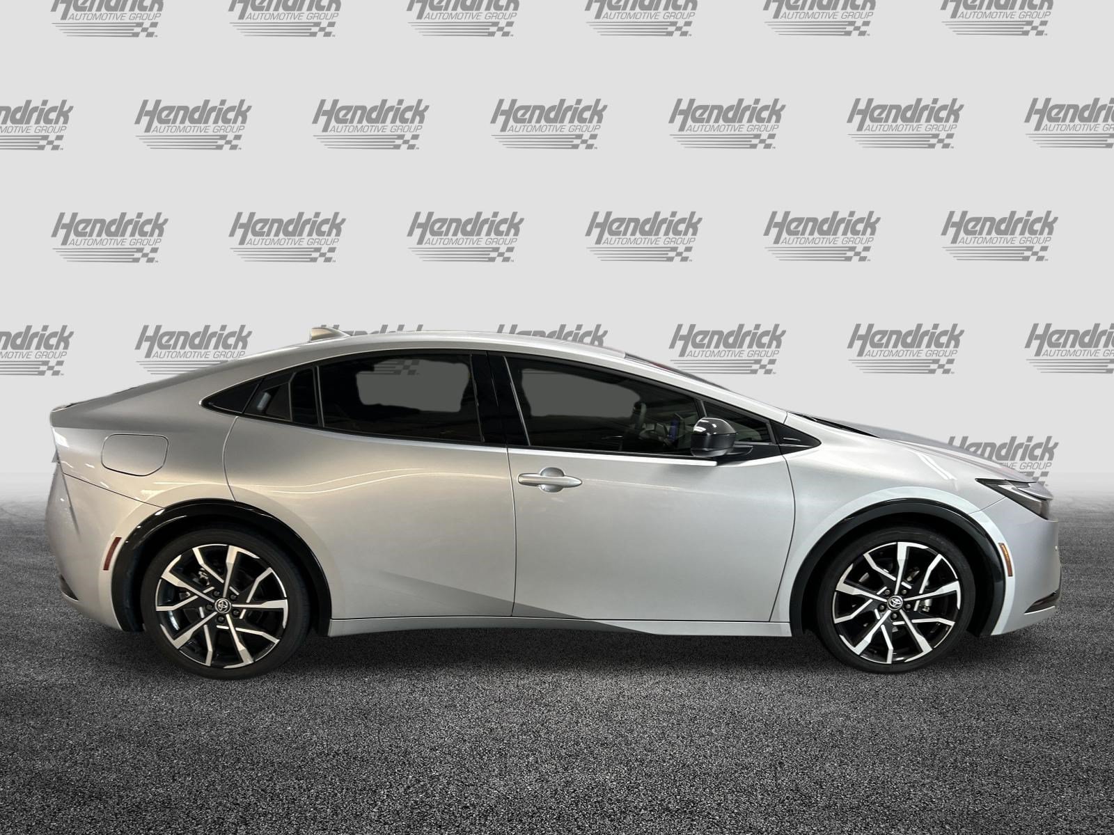 Used 2024 Toyota Prius Prime FWD image 11