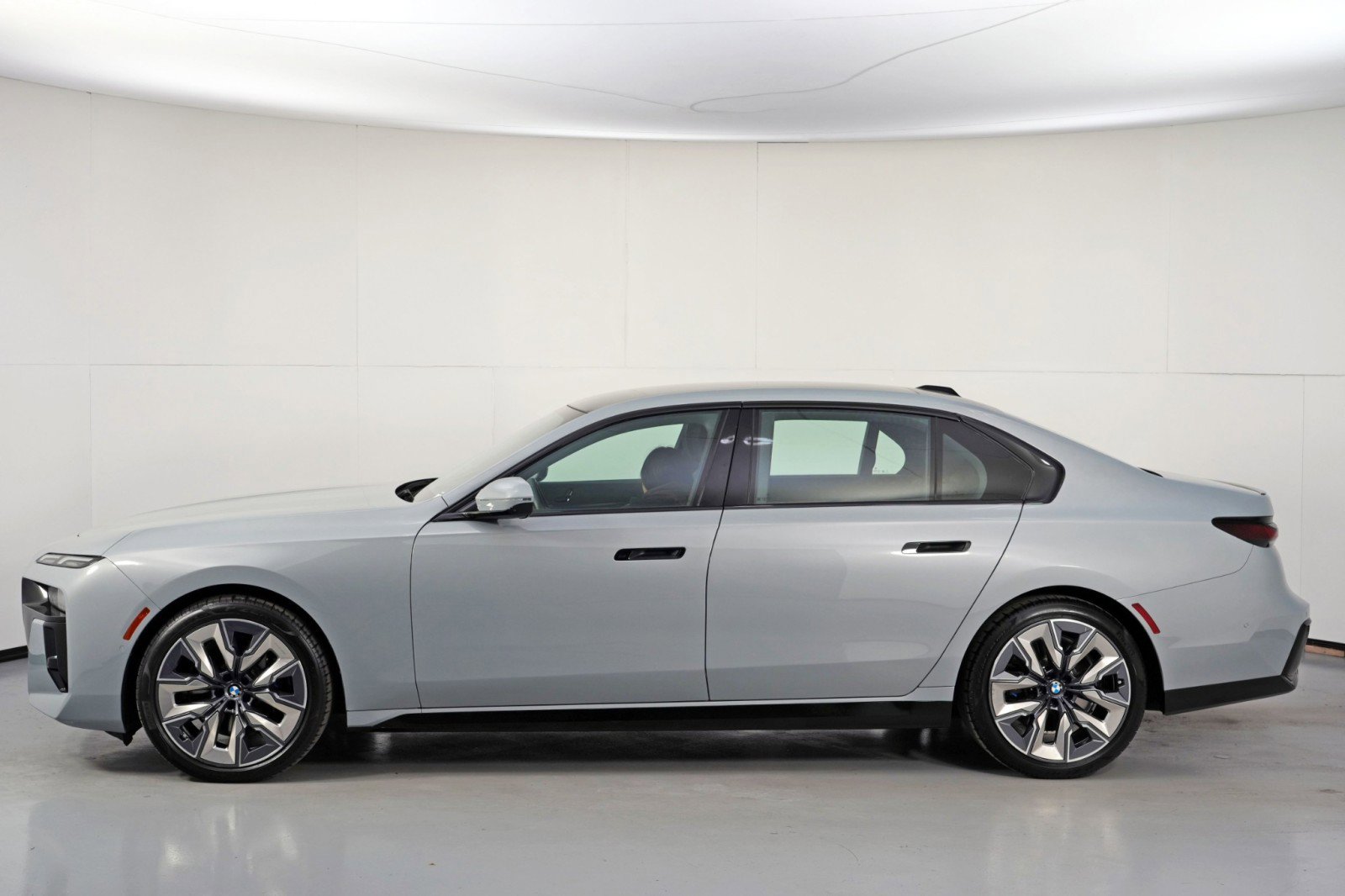 Used 2024 BMW 740i w/ Premium Package 2 image 60