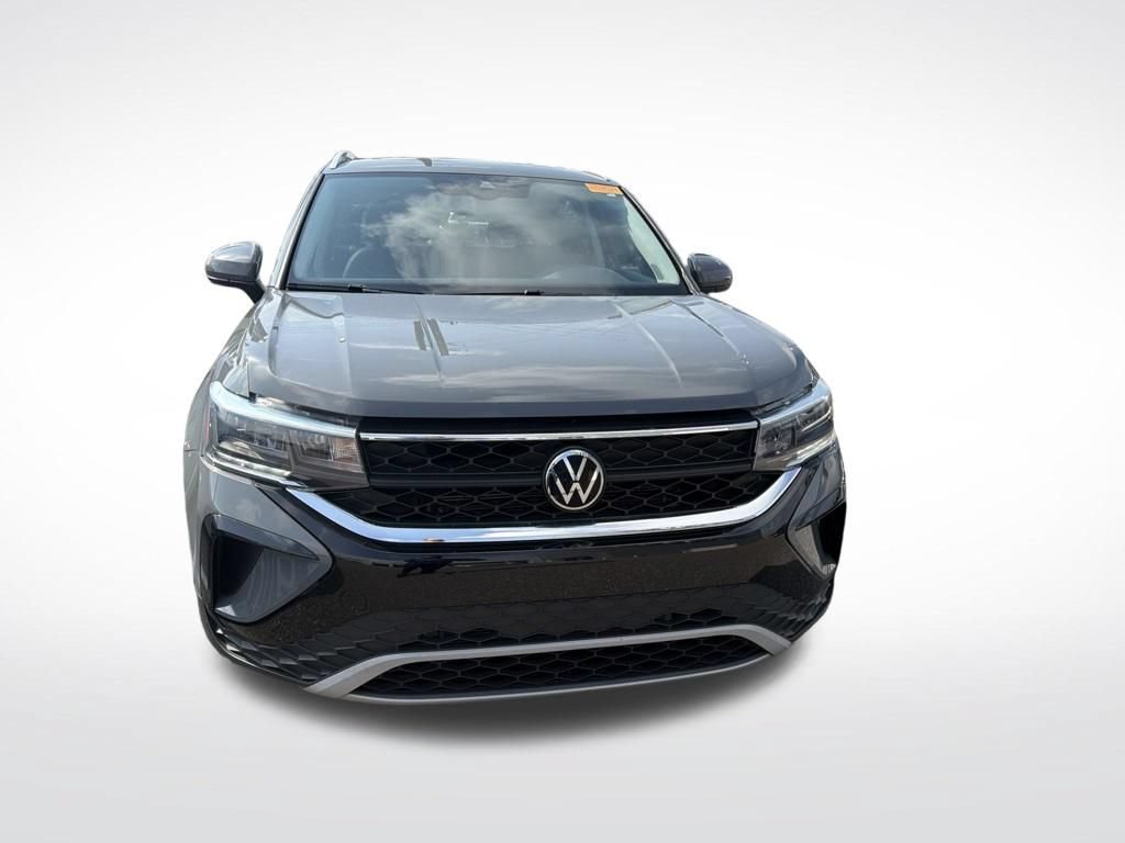 Used 2023 Volkswagen Taos SE FWD image 3