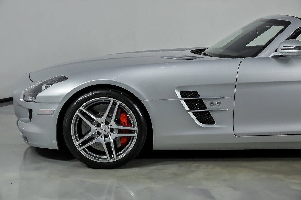 Used 2012 Mercedes-Benz SLS AMG Roadster image 7