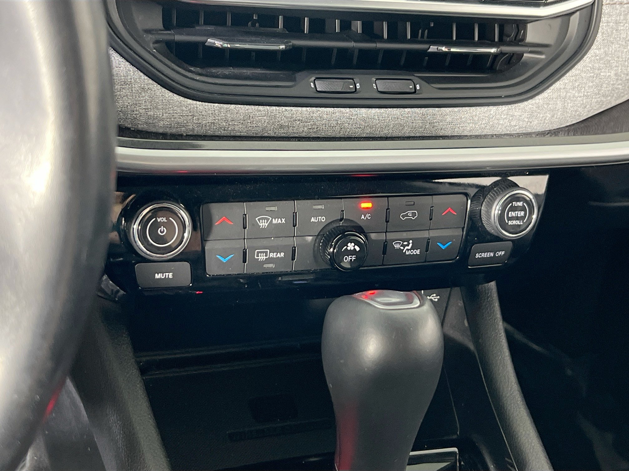 Used 2022 Jeep Compass Latitude AWD/4WD image 15