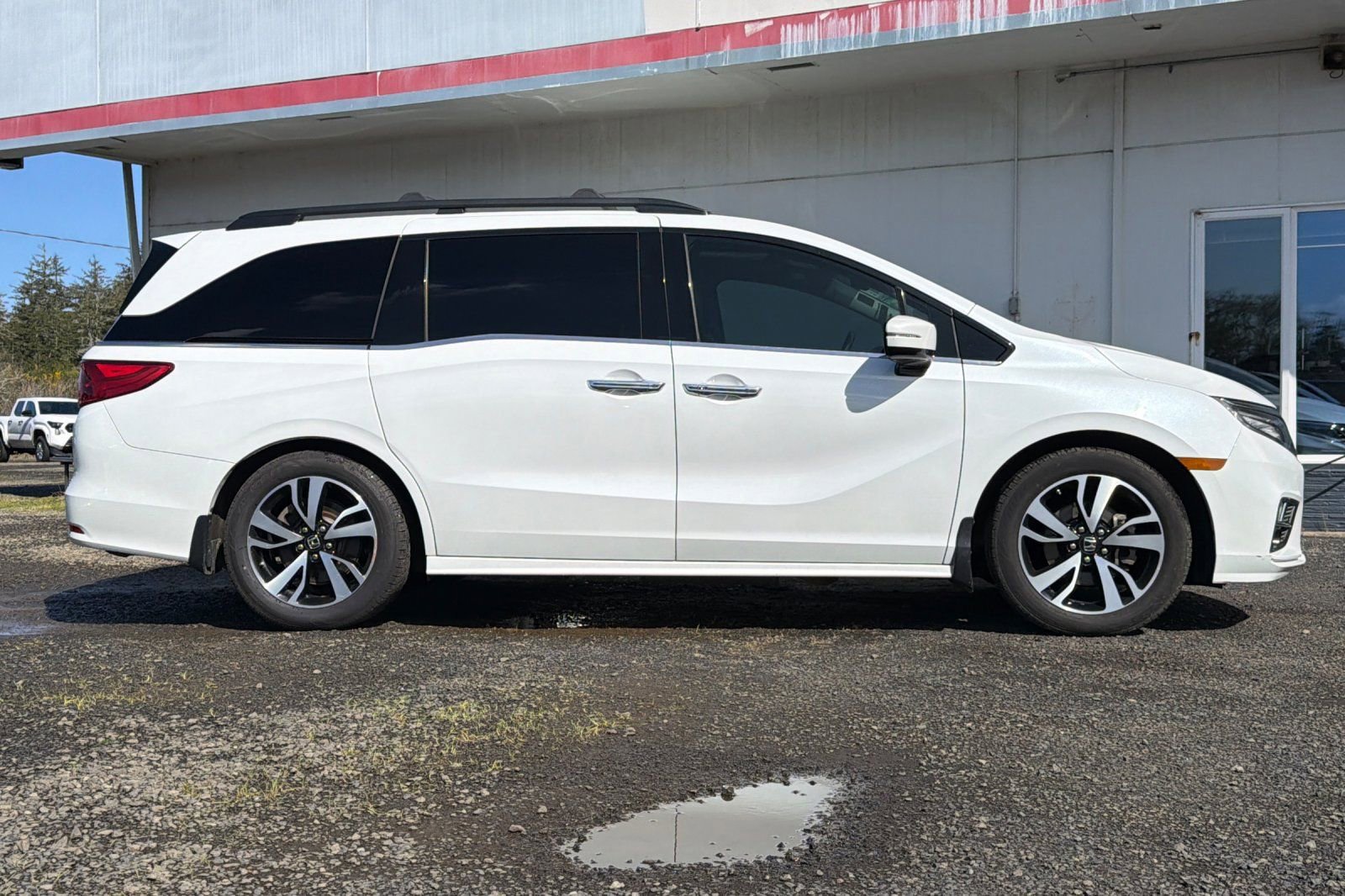 Used 2020 Honda Odyssey Elite image 3