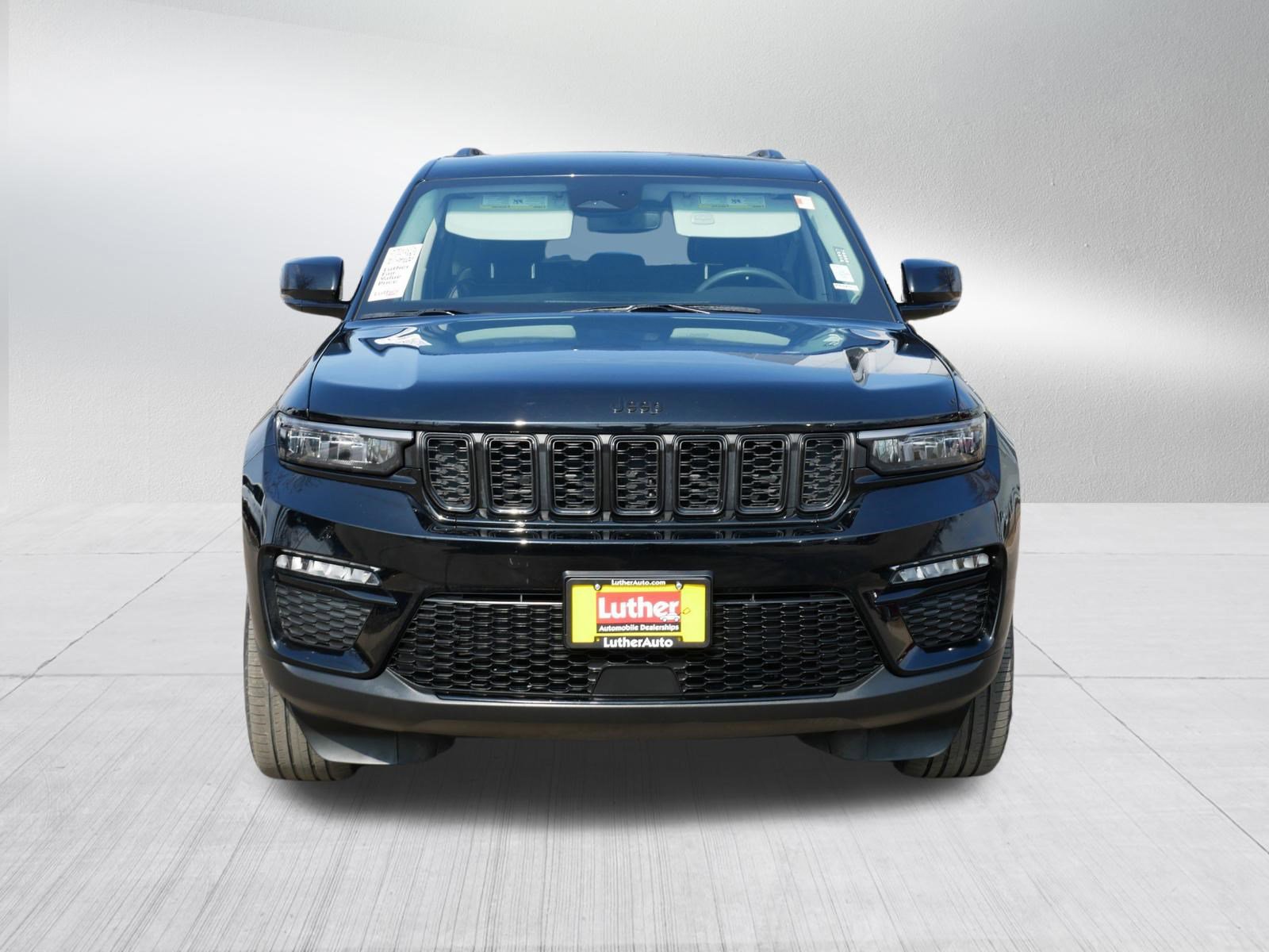 Used 2023 Jeep Grand Cherokee Limited w/ Black Appearance Package image 2