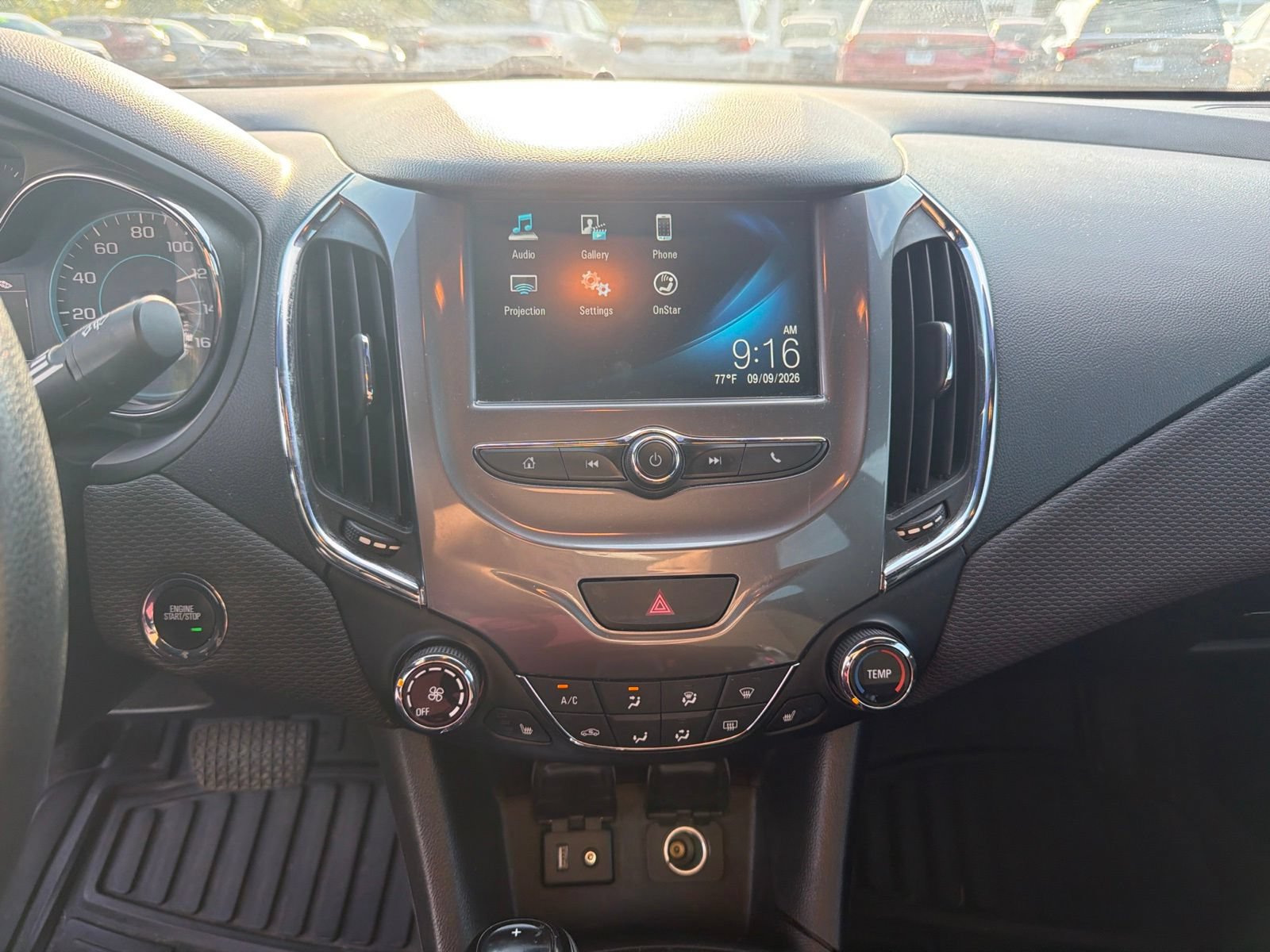 Used 2018 Chevrolet Cruze LT w/ Convenience Package FWD image 16