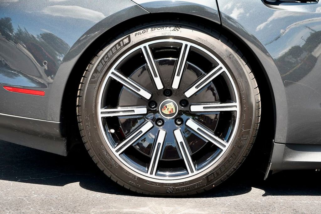 Used 2020 Porsche Taycan 4S image 18