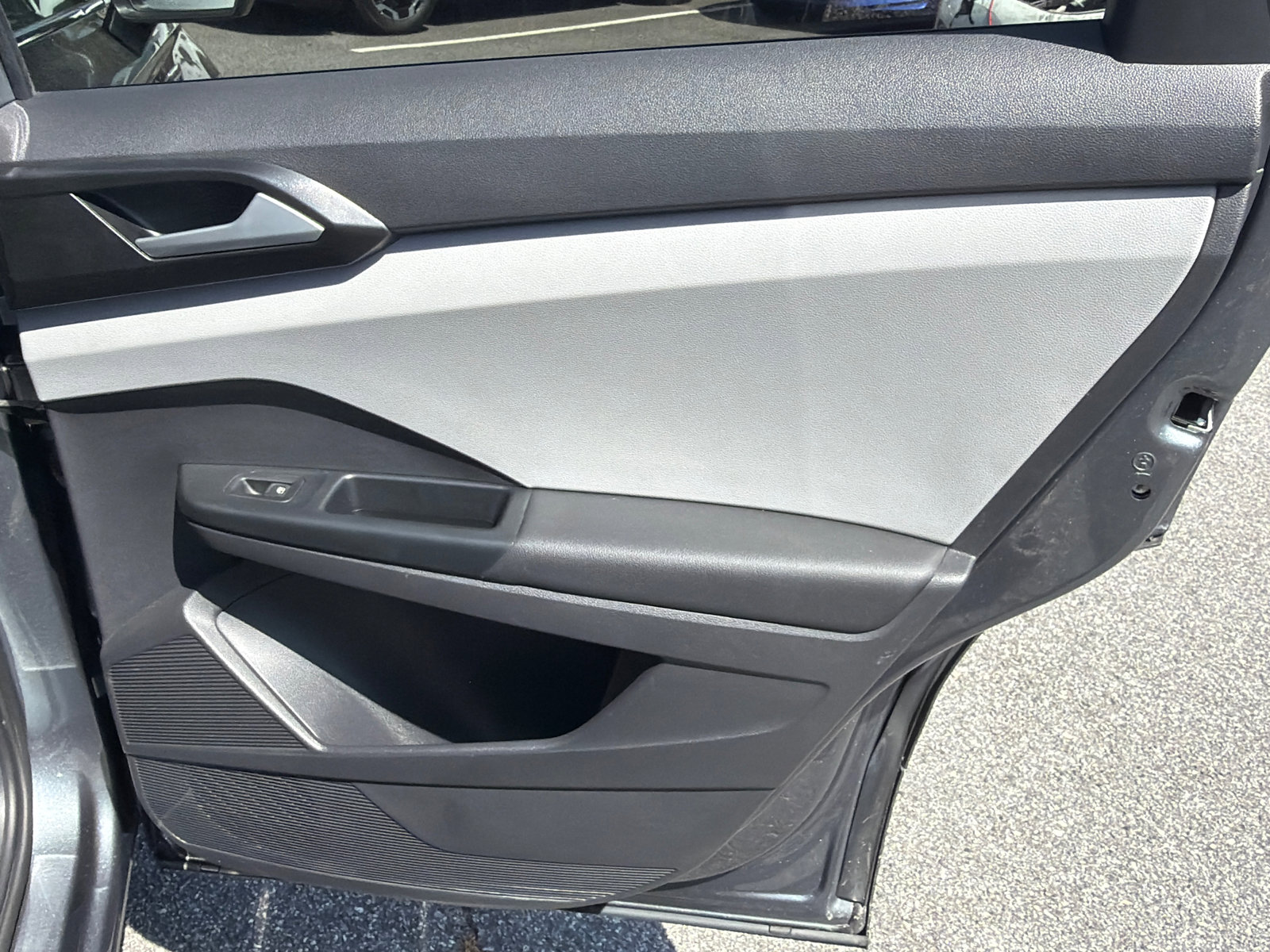 Used 2022 Volkswagen Taos SE w/ Panoramic Sunroof Package image 16