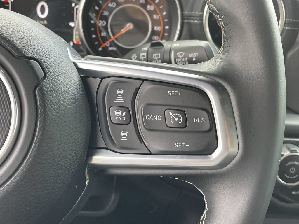 Used 2020 Jeep Wrangler Unlimited Sahara AWD/4WD image 31