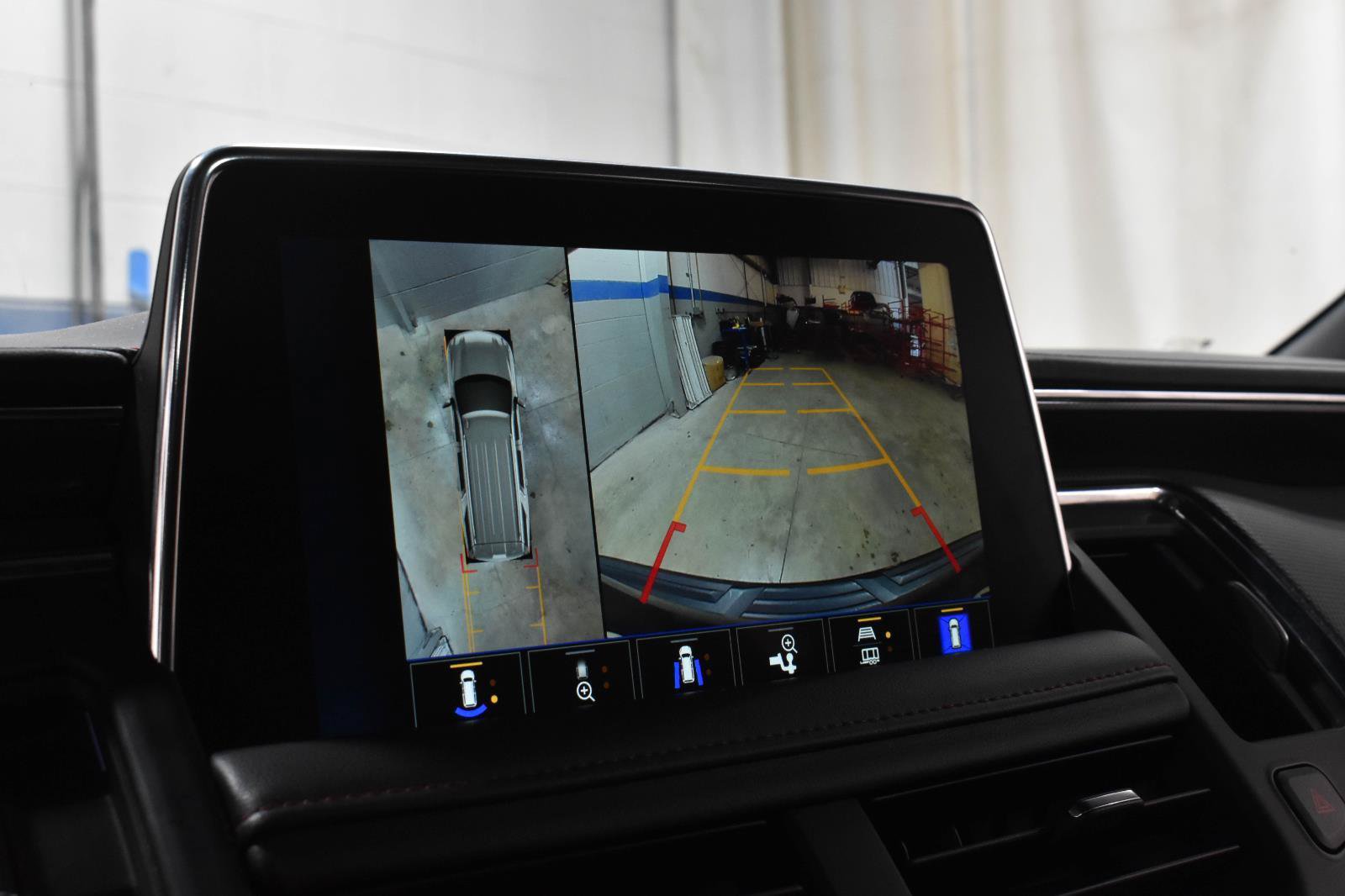 Used 2022 Chevrolet Suburban RST w/ Luxury Package AWD/4WD image 17