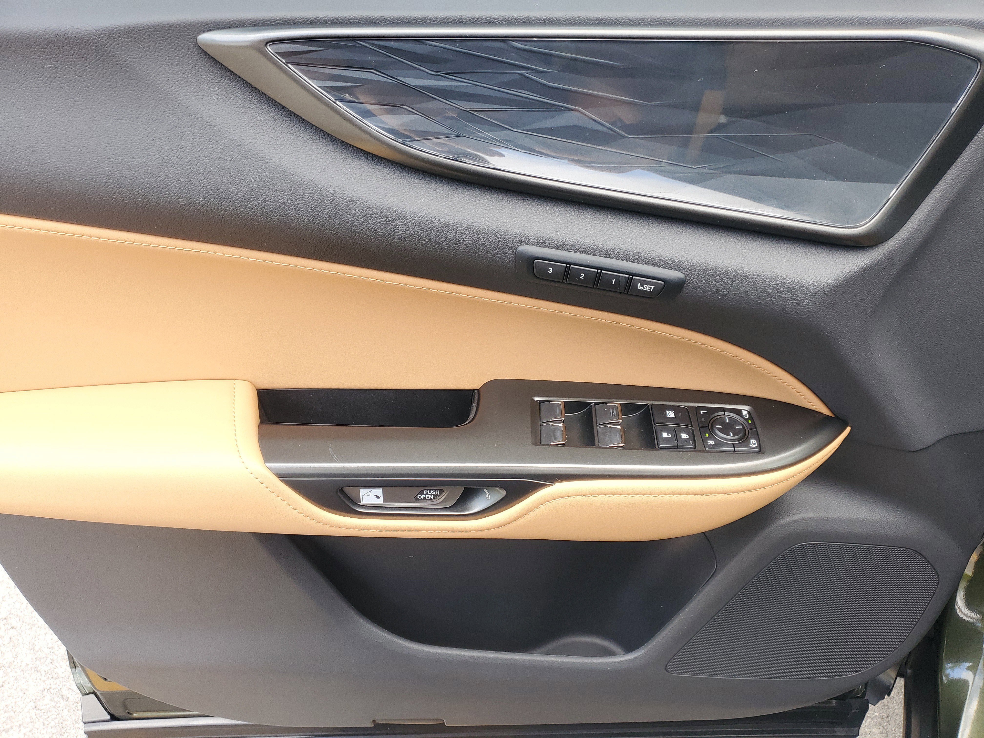 Used 2024 Lexus NX 250 FWD w/ Towing Package (2000 Lbs) image 19