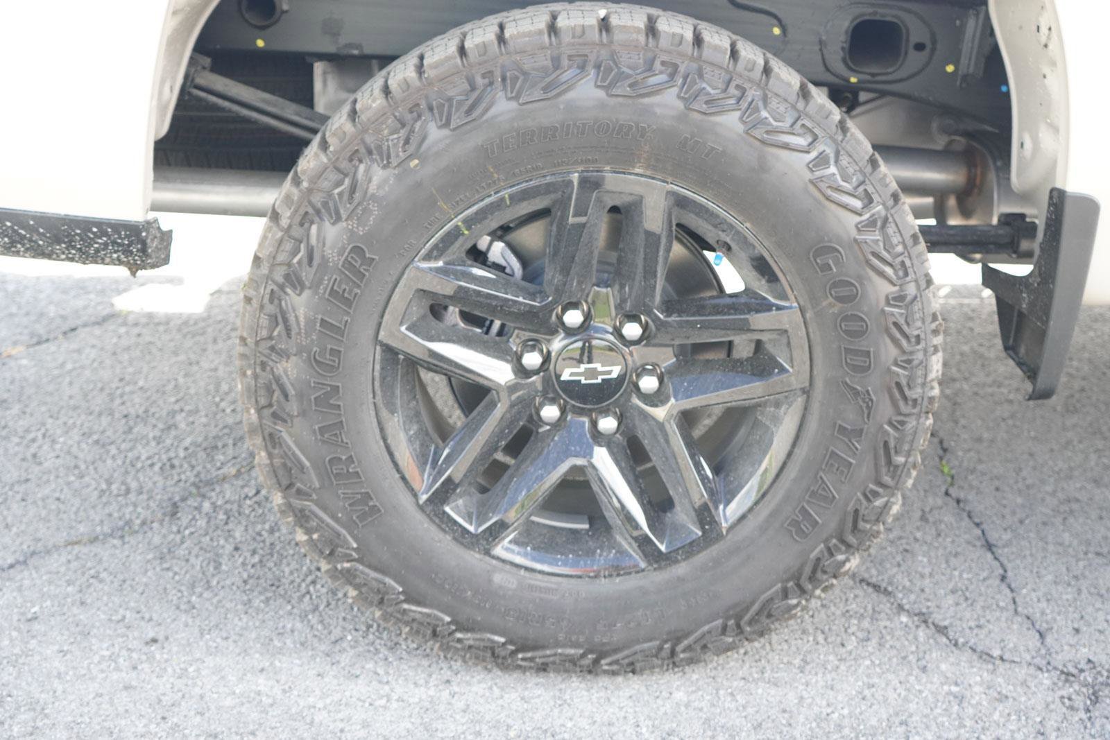 New 2026 Chevrolet Silverado 1500 Custom Trail Boss w/ LPO, Dark Essentials Package AWD/4WD image 13