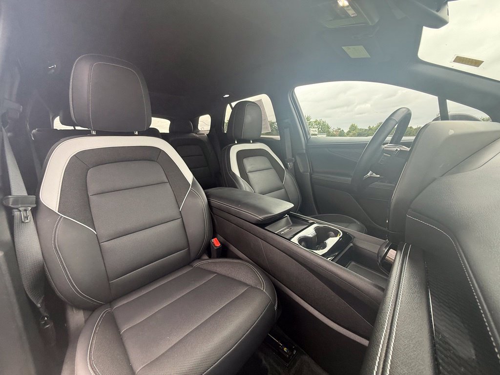 Used 2024 Chevrolet Blazer EV LT AWD/4WD image 32