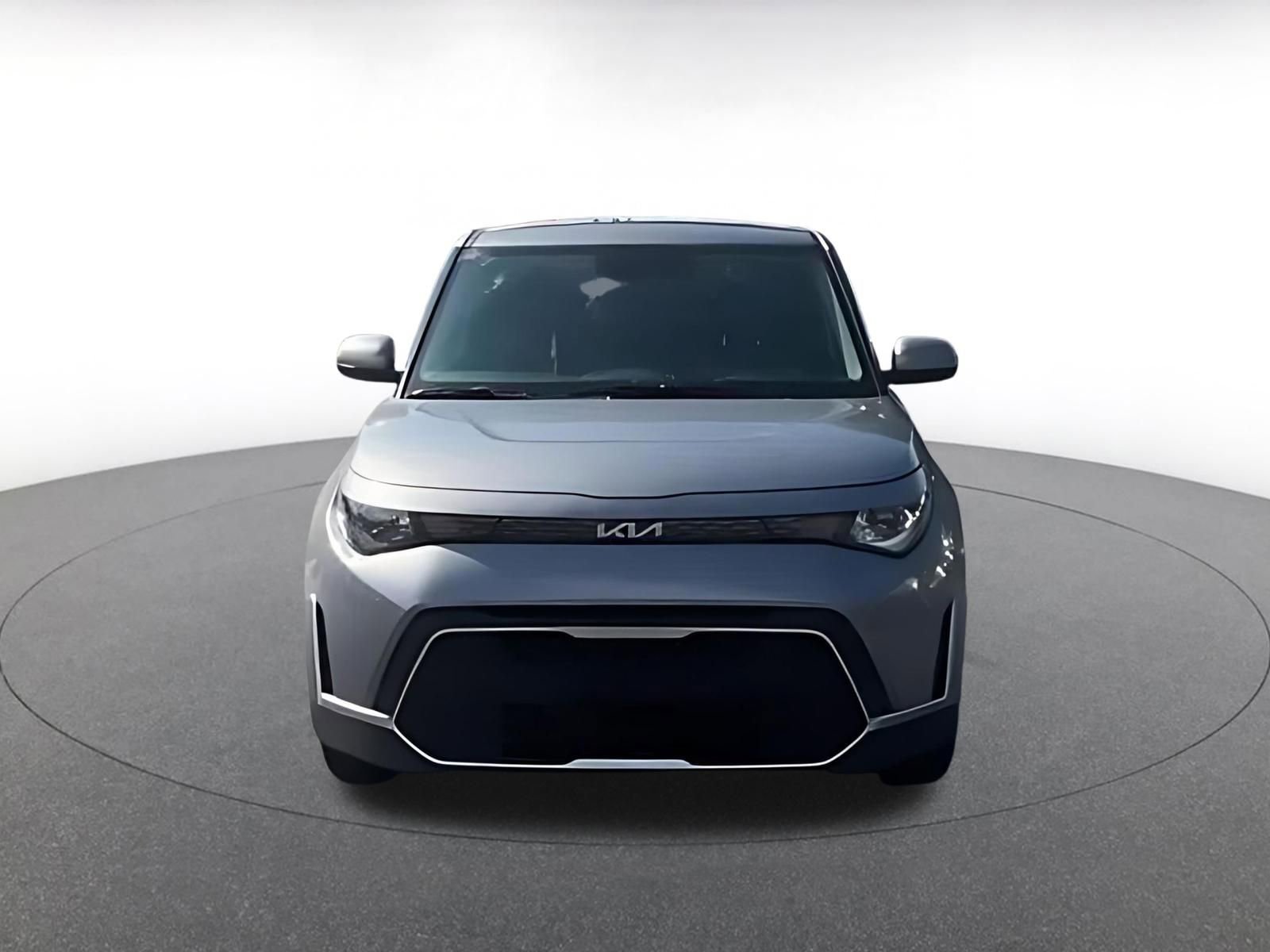 Used 2025 Kia Soul LX w/ LX Technology Package FWD image 4