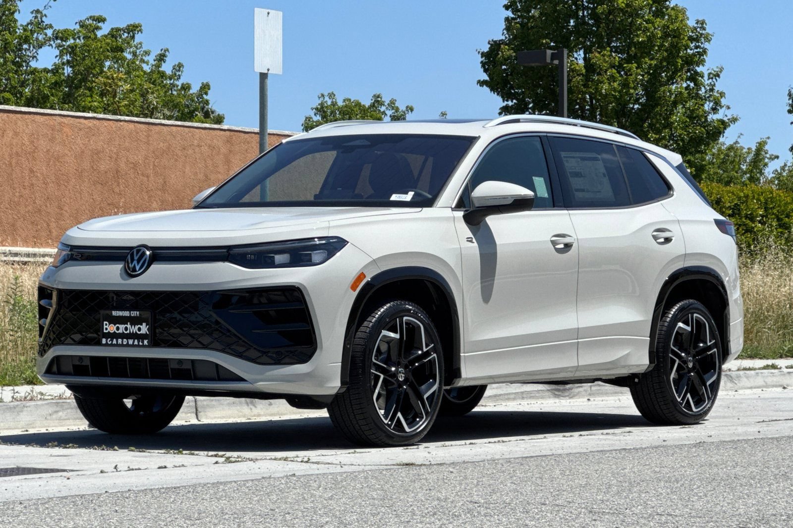 New 2026 Volkswagen Tiguan SEL R-Line AWD/4WD image 8