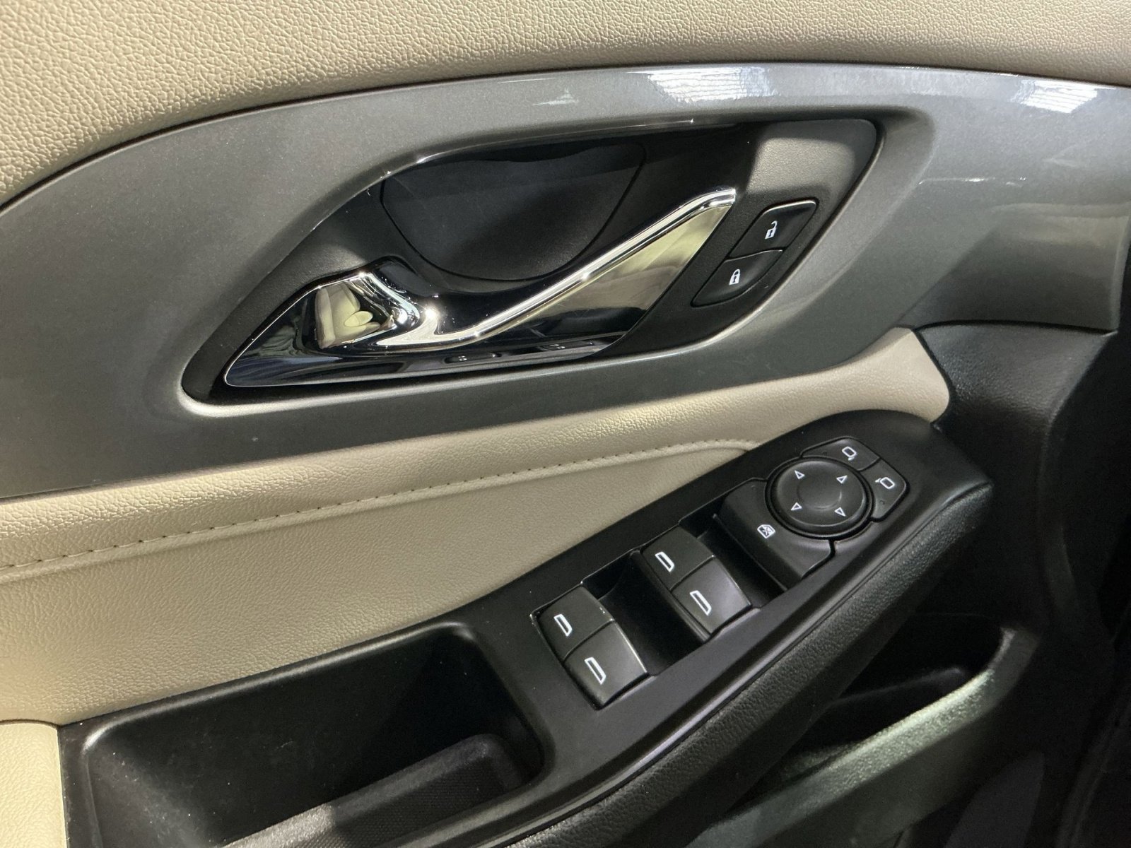 Used 2023 Chevrolet Traverse LS w/ Safety Package image 23