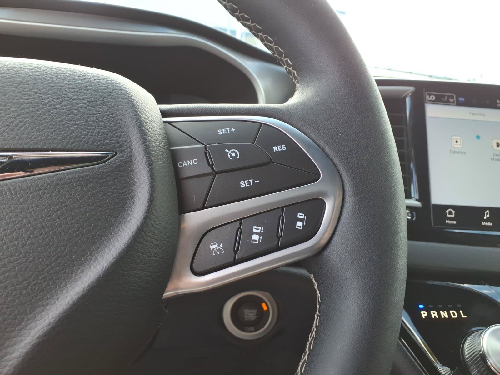 Used 2025 Chrysler Pacifica Select FWD image 29