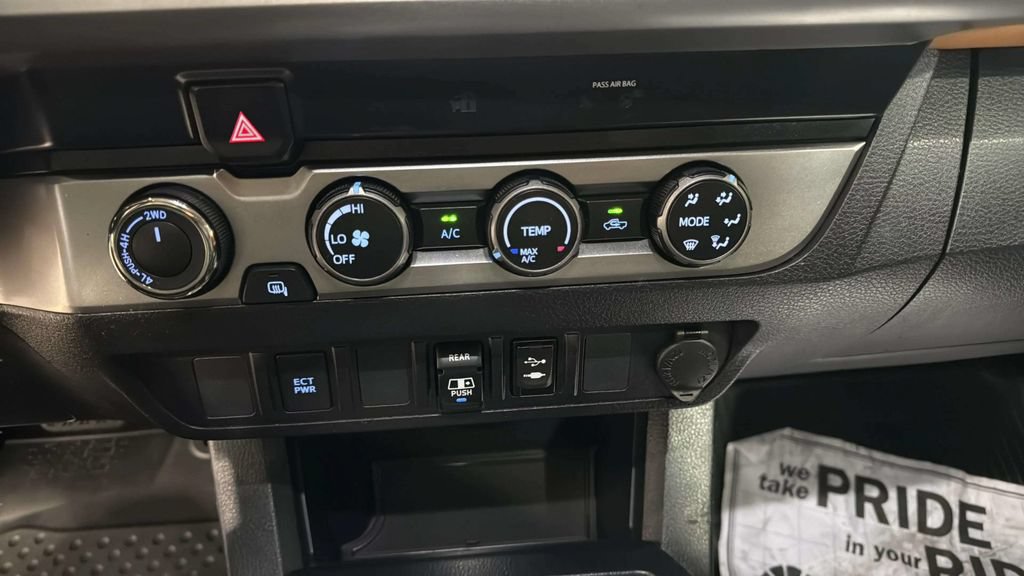 Used 2019 Toyota Tacoma SR5 AWD/4WD image 28