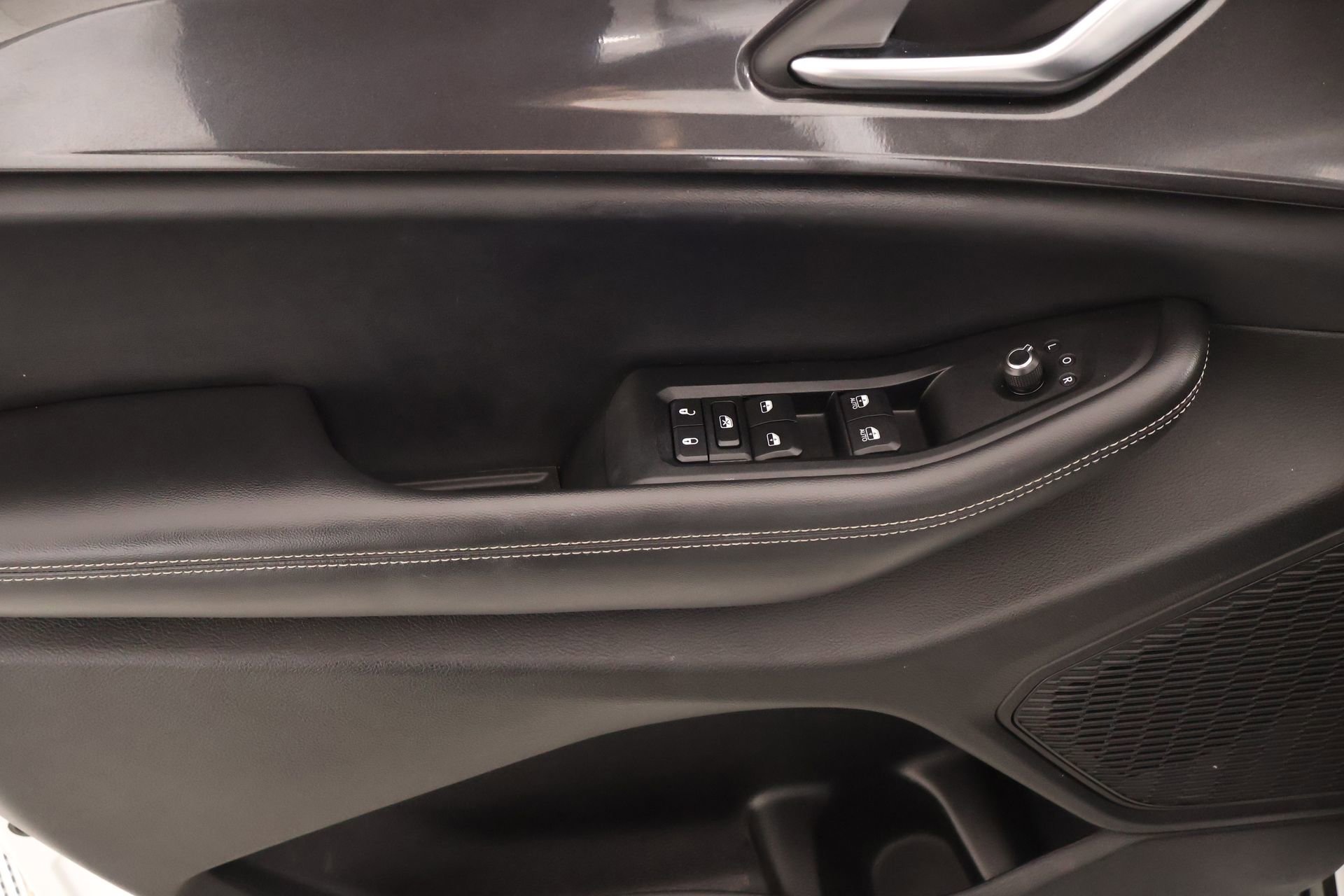 Used 2023 Jeep Grand Cherokee L Laredo image 16