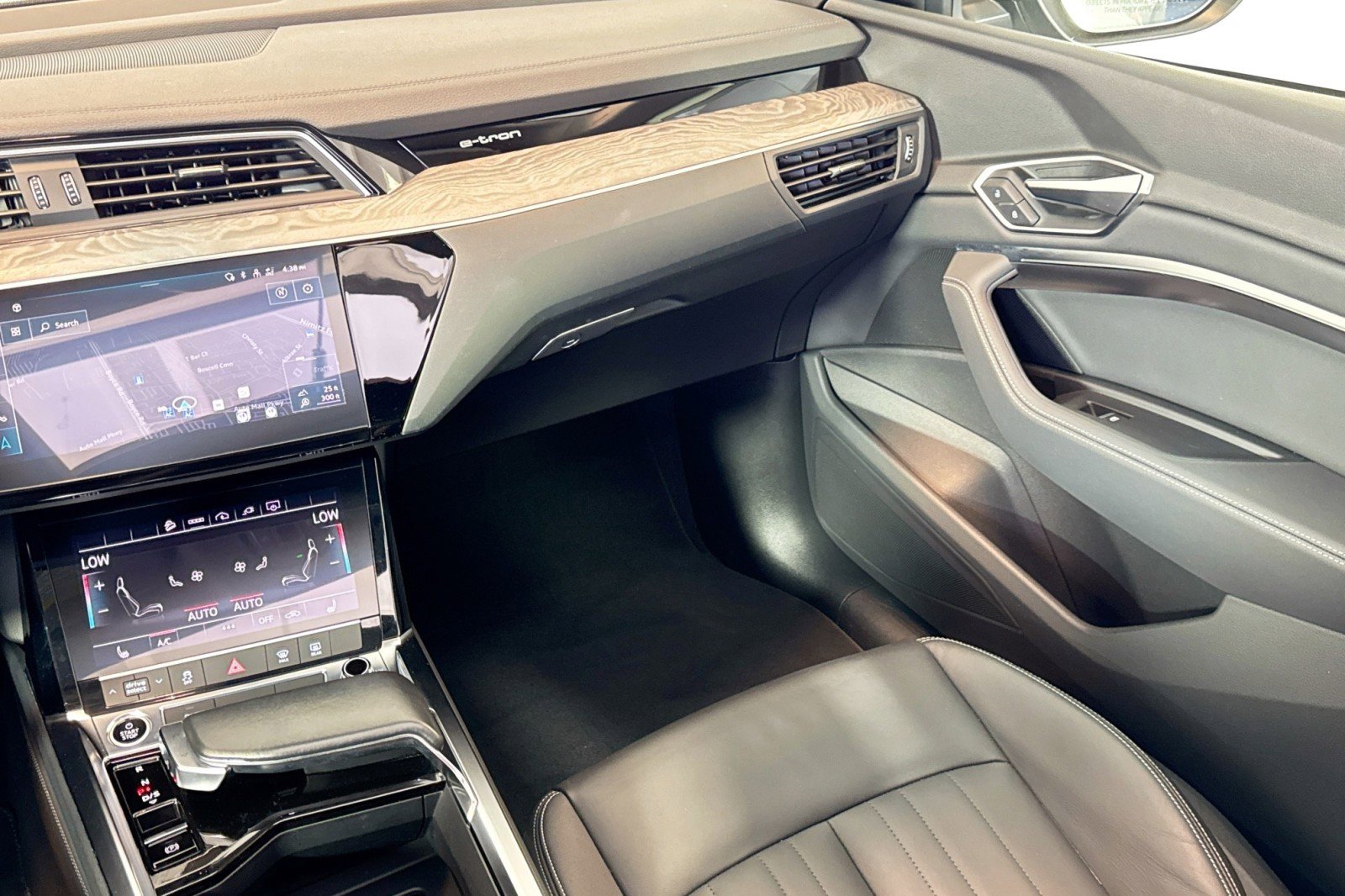 Used 2022 Audi e-tron Premium image 21