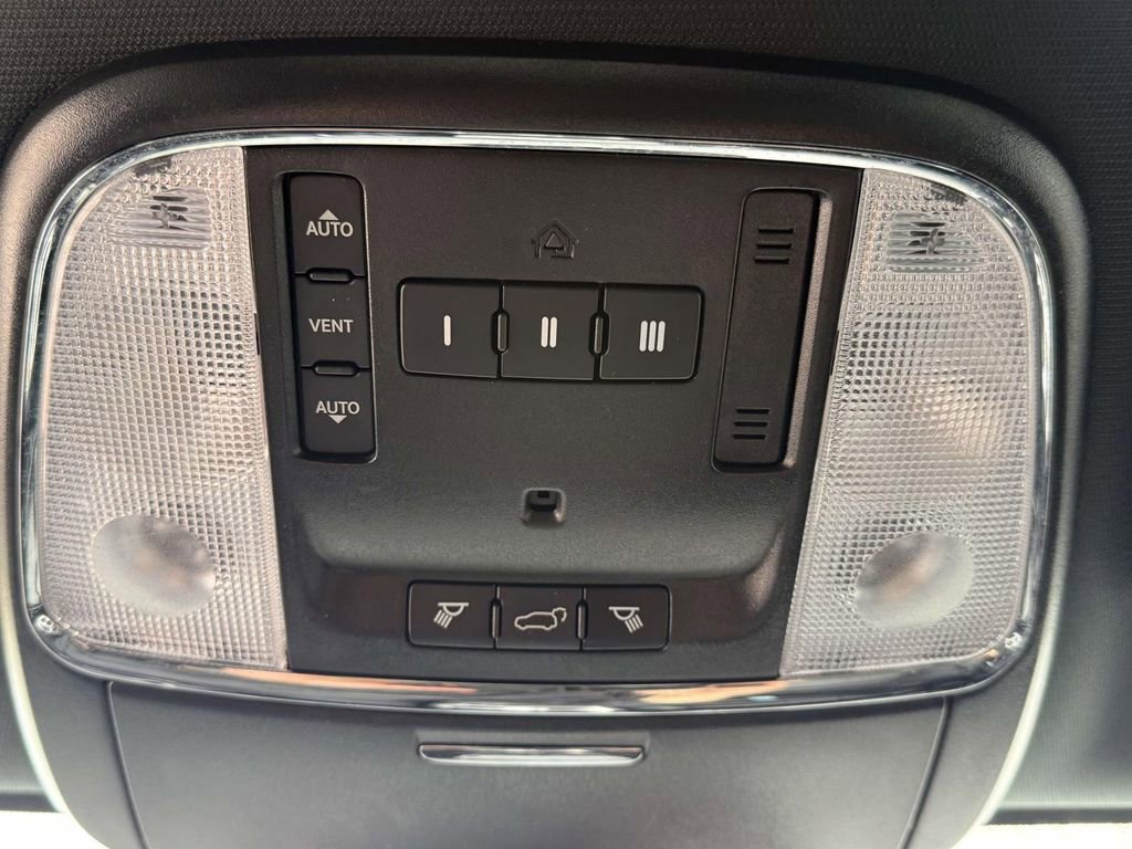 Used 2019 Jeep Grand Cherokee Limited image 24