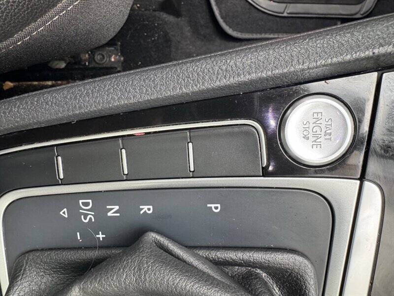 Used 2015 Volkswagen Golf S FWD image 11