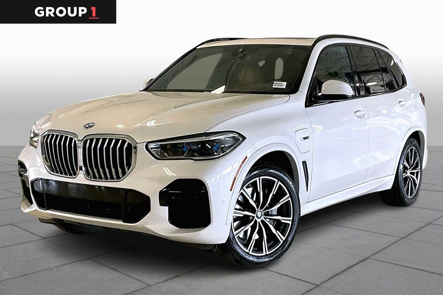 Used 2022 BMW X5 xDrive45e w/ M Sport Package image 1