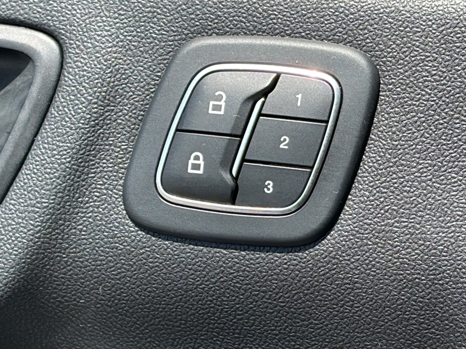 Used 2020 Ford Escape SEL FWD image 17