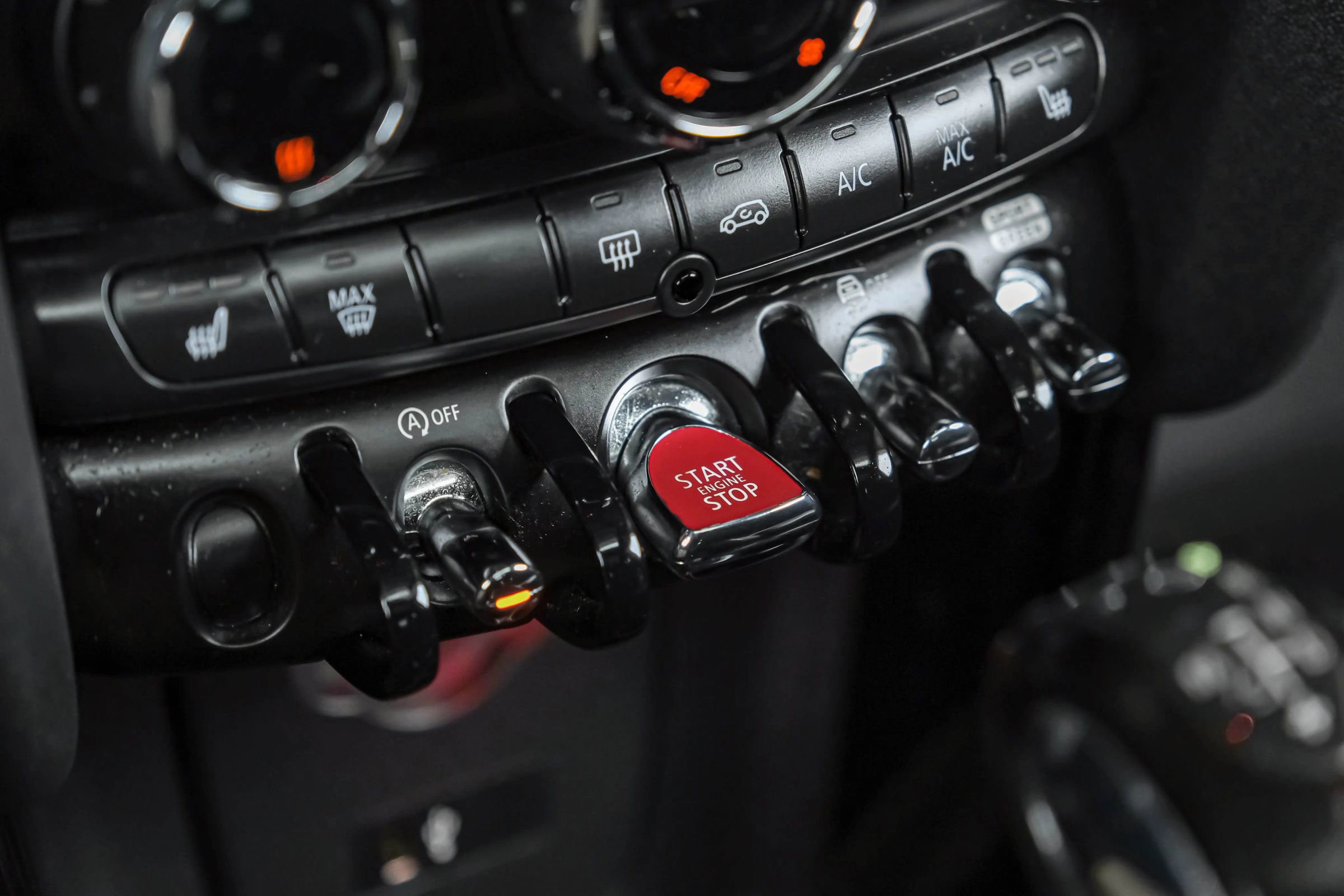 Used 2019 MINI Cooper S w/ Premium Package image 22