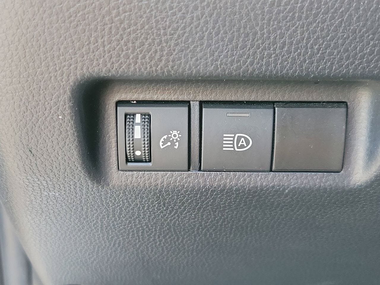 Used 2024 Toyota RAV4 XLE FWD image 30