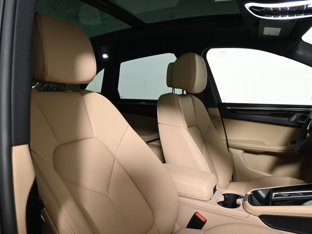 New 2026 Porsche Macan AWD/4WD image 39