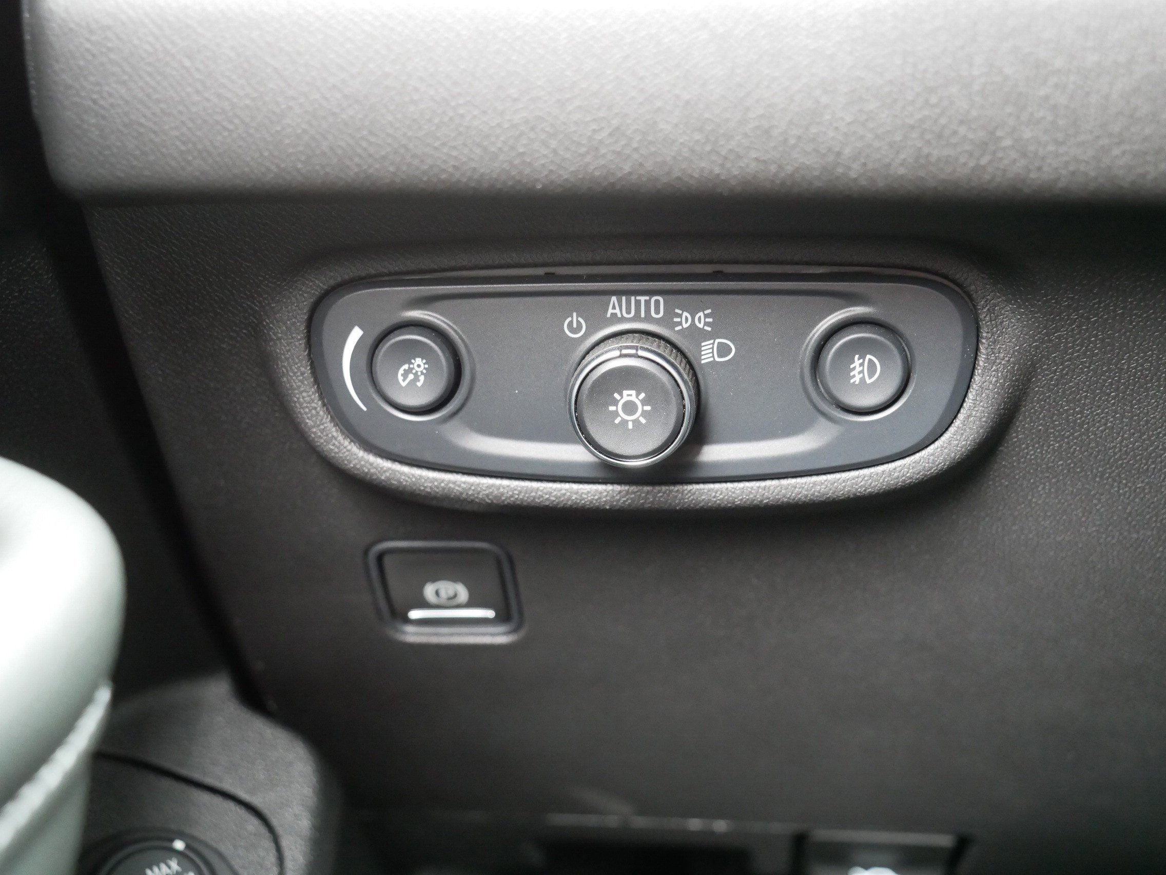 Used 2024 GMC Terrain SLT w/ Infotainment Package II image 26