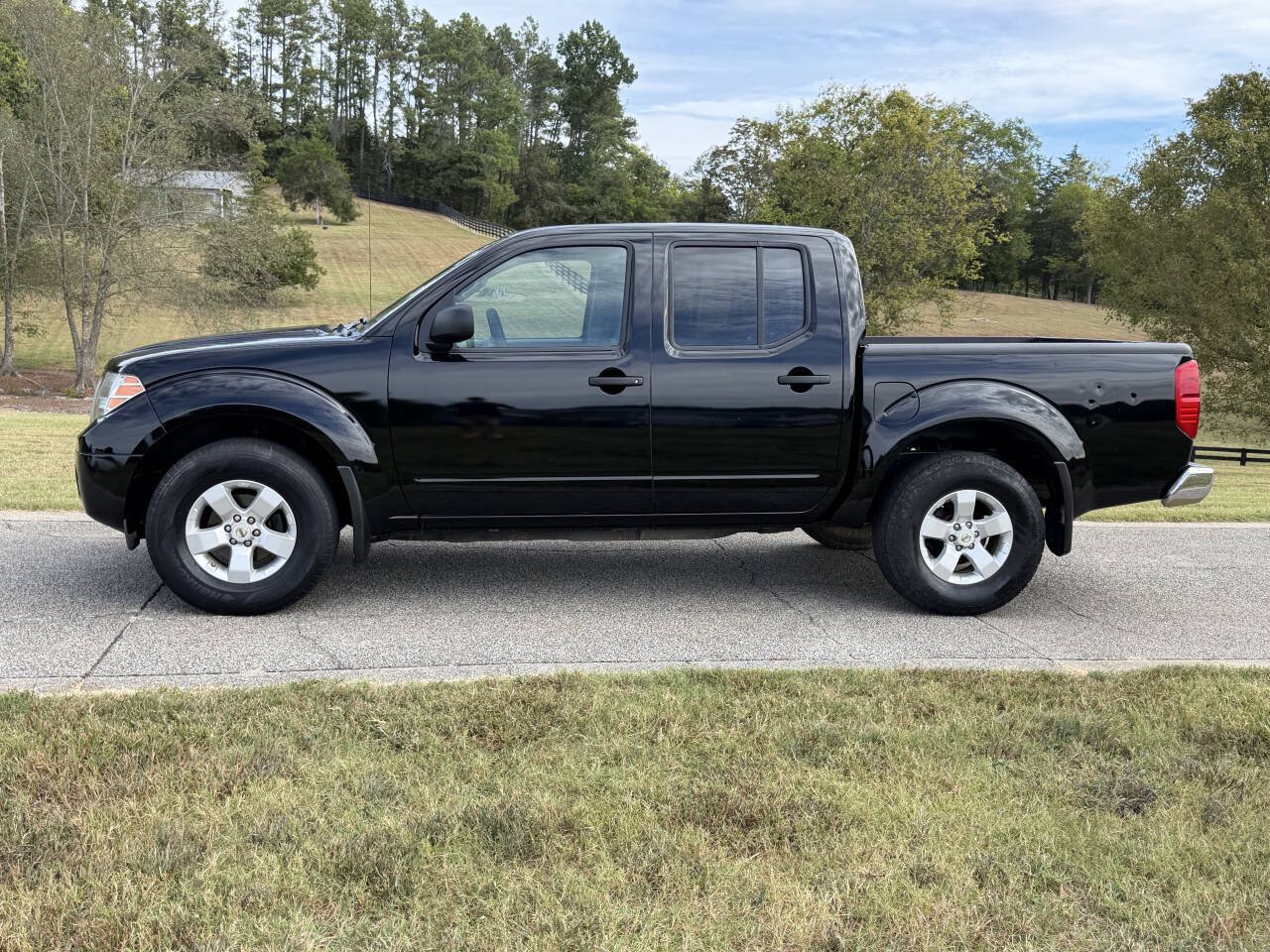 Used 2012 Nissan Frontier SV AWD/4WD image 6
